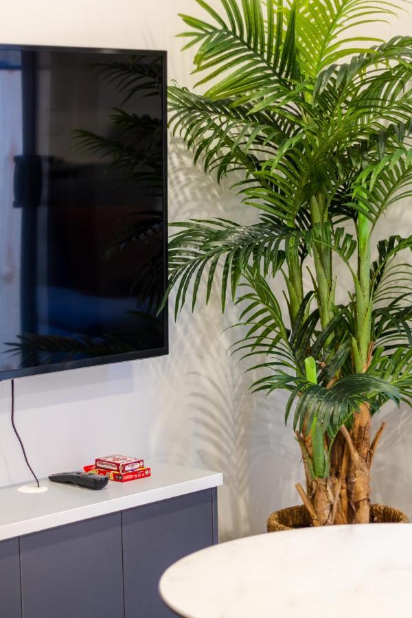 Modern City Living By Latimer Square, Cathedral Appartement Christchurch Buitenkant foto